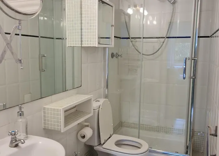 Ac In The Bedrooms, Near The River, Spacious 아파트
